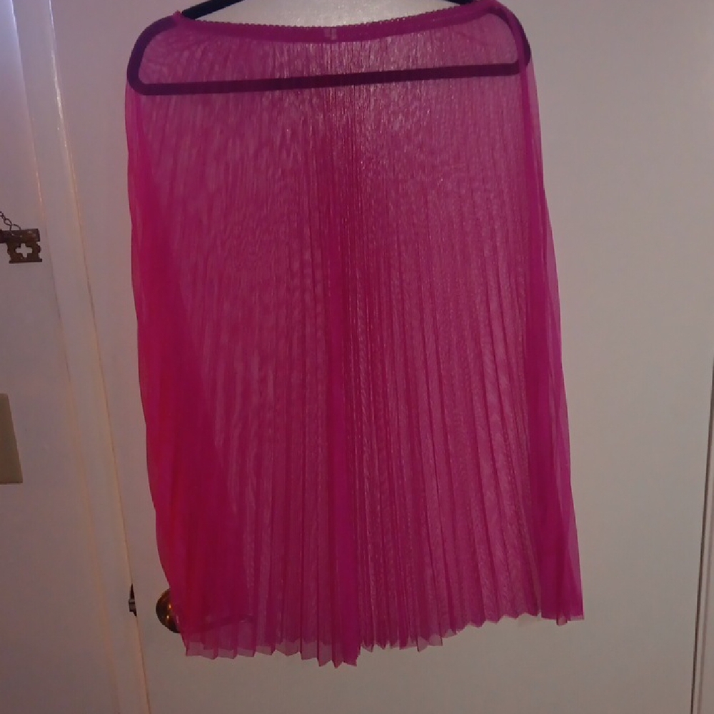 Vibrant Pink Pleated Skirt - Picture 3 of 3